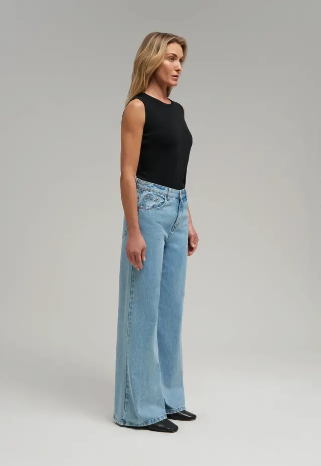 Джинсы Flared fit