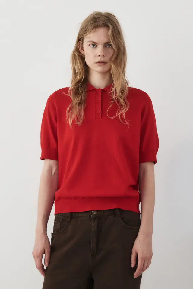 Футболка-поло прямая вязаная на пуговицах