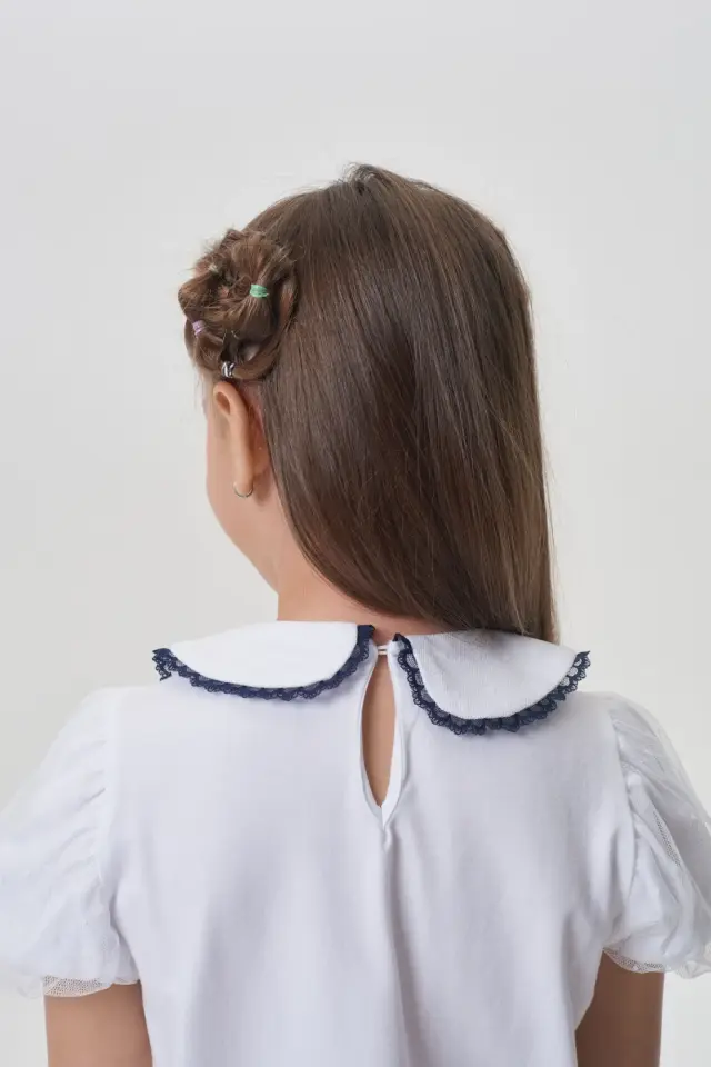 Блузка с камеей