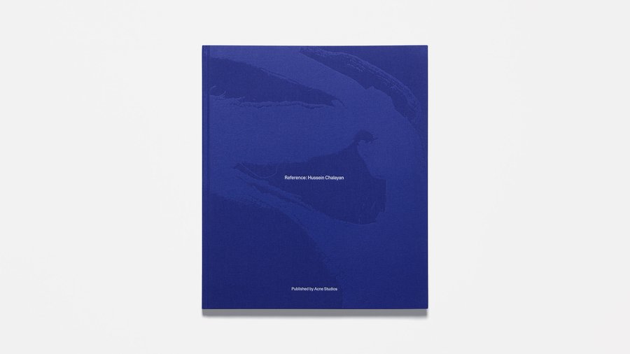 Синяя обложка книги «Hussein Chalayan»
