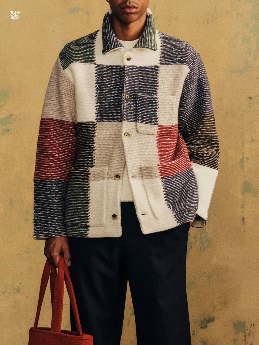 Лоскутная вязаная куртка Patchwork Knit Chore Jacket и красная сумка-тоут