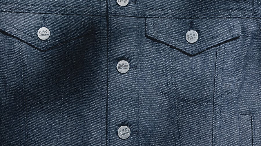 Пуговицы с гравировкой A.P.C. x Barbour на джинсовой куртке