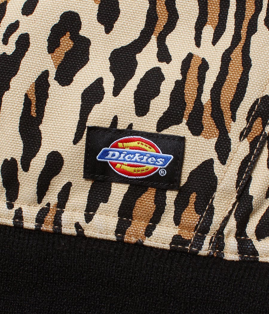 Нашивка Dickies на подоле куртки