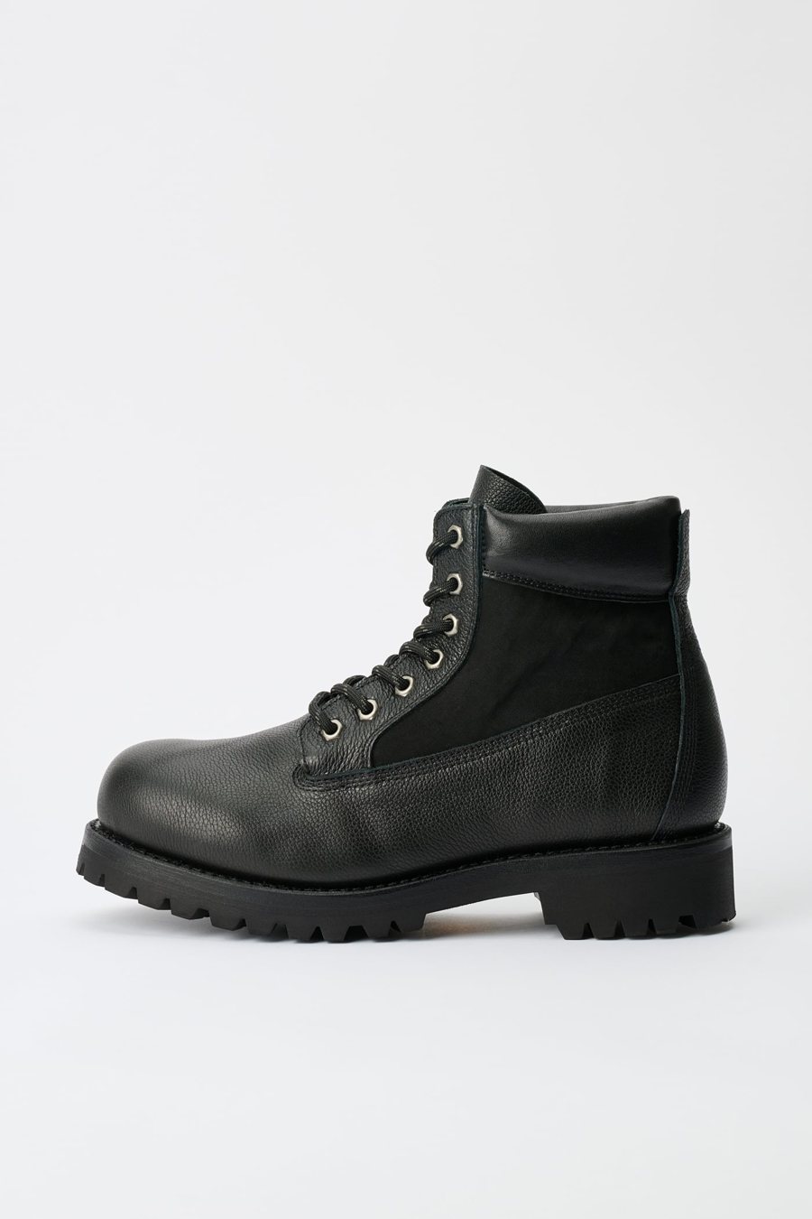 Чёрный ботинок Lace Up Boot сбоку: кожа и нейлоновая вставка