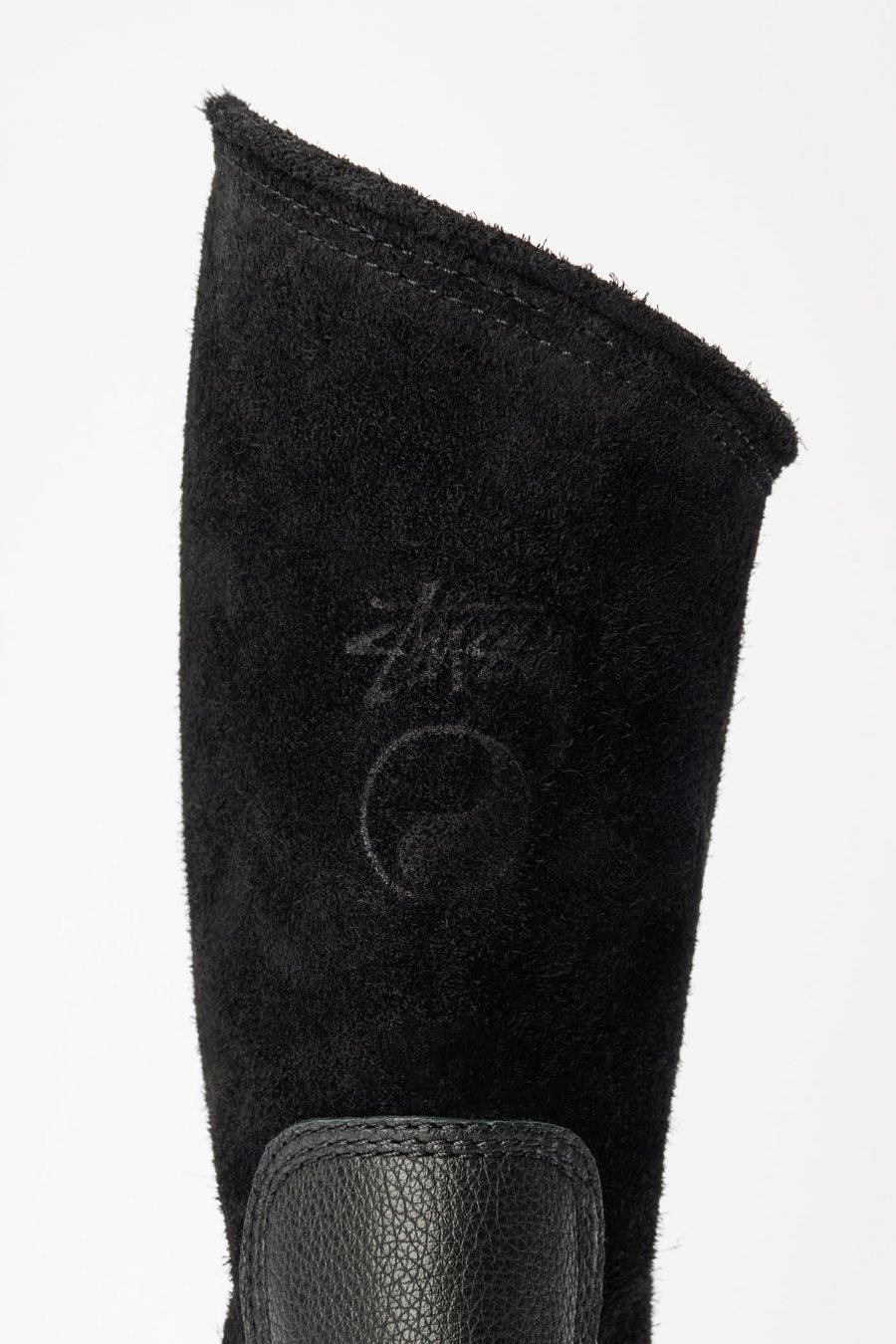 Замшевое голенище Work Boot с логотипами Stüssy и знаком инь-ян